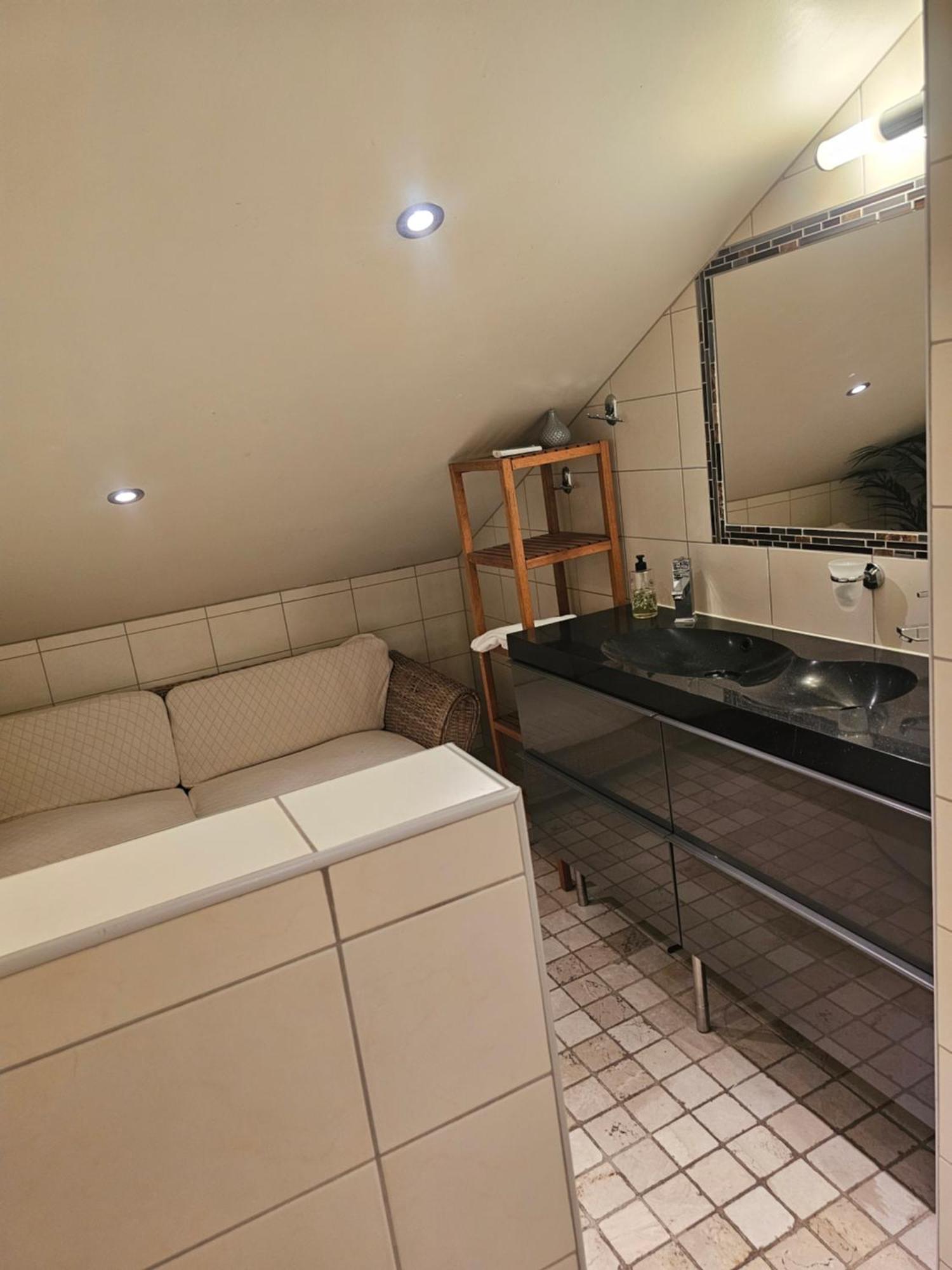 Full Privacy Townhome In With Wifi Lejlighed