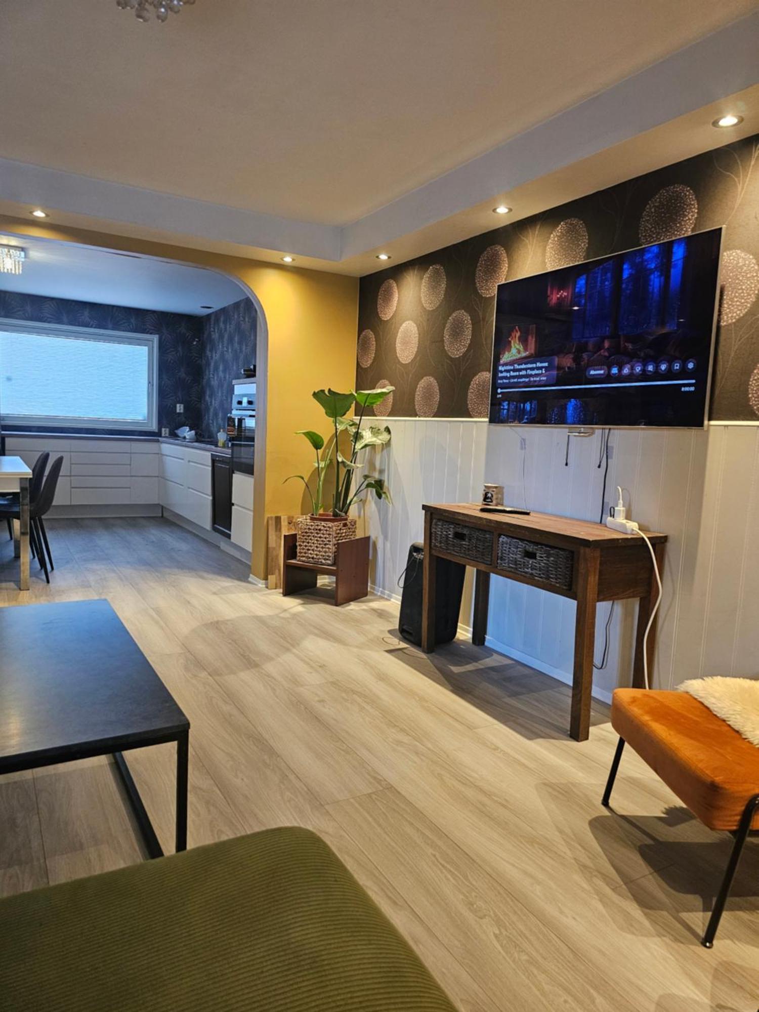 Full Privacy Townhome In With Wifi Lejlighed